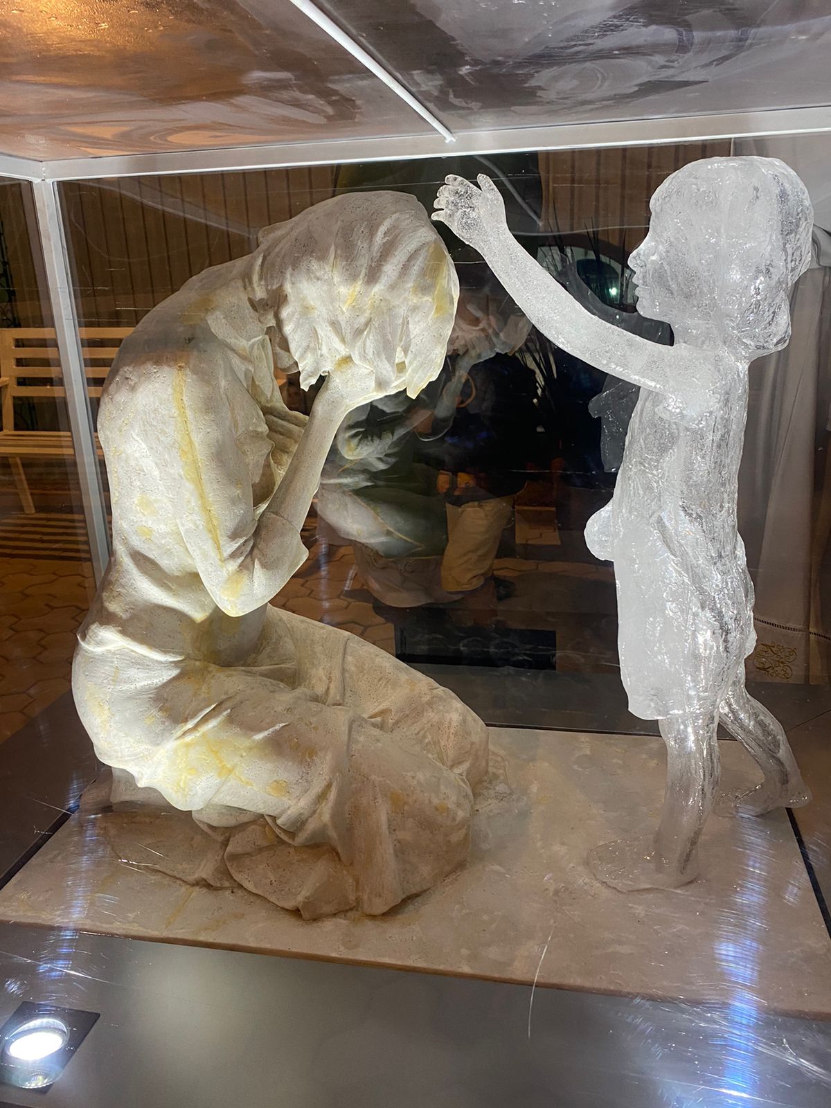 Artista eslovaco Martin Hudacek, hizo la escultura